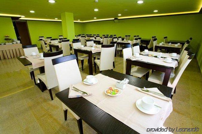 Royal Nayef Hotell Portonovo Restaurant bilde